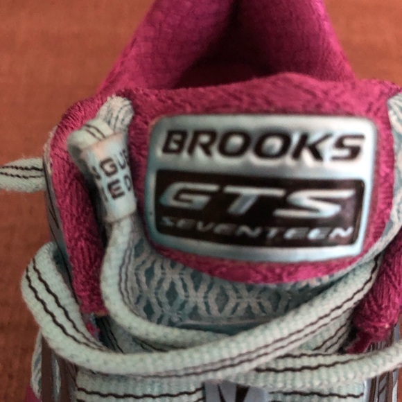 Brooks Adrenaline GTS 17 running shoes, Women’s size 6, GUC - Picture 7 of 9